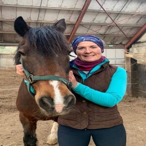 Caitriona Lyons knows horses! (Video) Caitriona is a psychotherapist who practices Equine Therapy (with people)