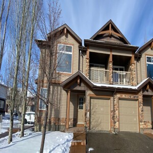 🏡 Charming 2-Bedroom Condo plus Attached Garage | 1000+ sq. ft. | $399,000 #Calgary