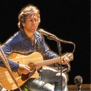 Andy Kimbel performs live in concert on the fly. Yes, Improv. And he said he ”didn’t know the tunes well enough to pull it off.” ”Acoustic Guitar Wizard” Andy Kimbel... Check it out