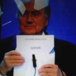 🇧🇭:Qatar hosts the world cup 2022.
