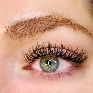 6 Ideal Ways To Care Your Lash Adhesive Glue