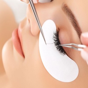 Defining the Type of Lash Extension Glue For The Daily Usage