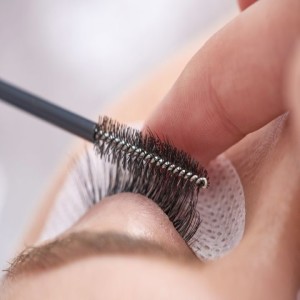 Essential Follow-Ups to Add Glitz To Your Eyelashes