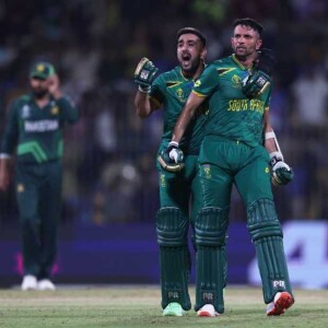 Podcast no. 398 - South Africa get over the line in a thriller against Pakistan in Chennai and take one step closer to the semi-finals.