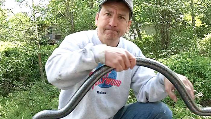 Tear it out, fix it up … “RV with Tito” shares his personal upgrades plus Spartan recall, fuel mileage data and find a vacancy with this new service