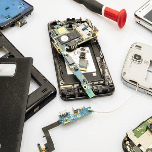 3 Things You Must Avoid Doing With A iPhone Cracked Screen