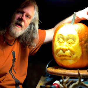 048 Deane Arnold (Pumpkin carving)