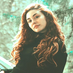Chastity Valdes – A Wine Blogger