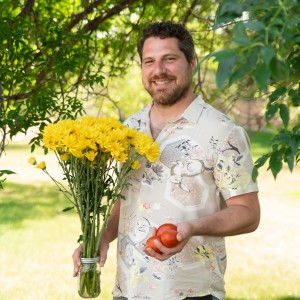 Drew Madland Loves Tomatoes!