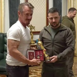 Sean Penn gives Oscar to Ukrainian President Volodymyr Zelenskyy