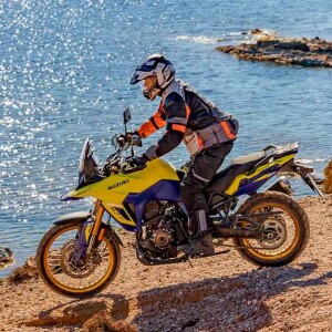 New Suzuki V-Strom 800DE + Cat MacLeod of Leod Escapes