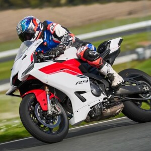 Yamaha R9 + Insta360 + Candy Hunter, owner of WOW Motorcycles