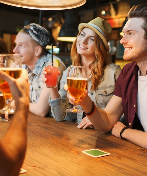 How to meet men when you're with your male friends