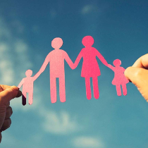Beszélgetés Csőke Zitával és Kelecsényi Szabolccsal a válsághelyzetben élő családokról 