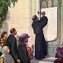 Református lelkészek beszélgetnek a reformáció napja alkalmából
