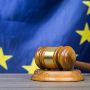 Az Egyenesen Luxembourgból Podcast e heti témái: Google bírság, európai polgári kezdeményezés és a Bíróság döntése a menedékkérők részére történő segítségnyújtás hazai büntetőjogi szankciói kapcsán