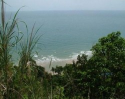 Enak adat senjata tradisional dan asal daerah