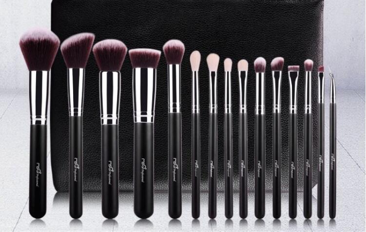 15 Piece Synthetic Hair Makeup Brush Set with Cosmetics Bag