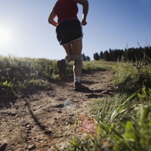 How can a runner tell a heel bone stress fracture from plantar fasciitis