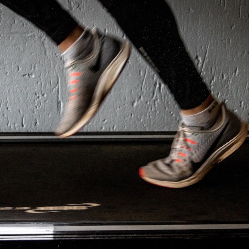 Questions that make a stress fracture more or less likely in a runner
