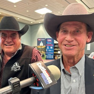 Chap Ramsey sits with John Mollhagen and Gene Dubas from Moly Manufacturing at NCBA CattleCon 2024