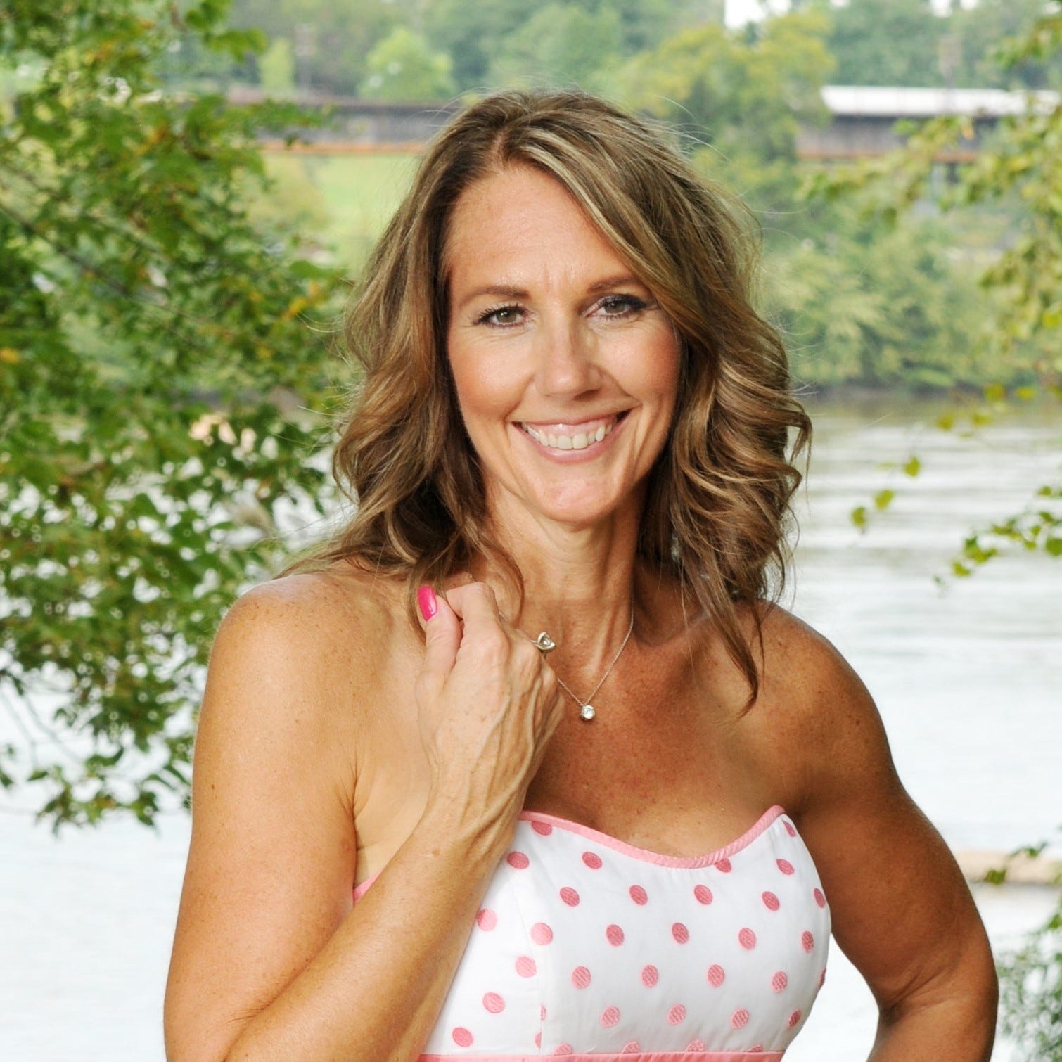 4 fundamental qualities to survive through toxic love with Special Guest Tracy May, founder of Fiercely Empowered Inc. thumbnail