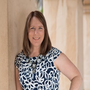 S3E76 Breaking through fears to live the life you truly want to live with Lynda Sunshine West