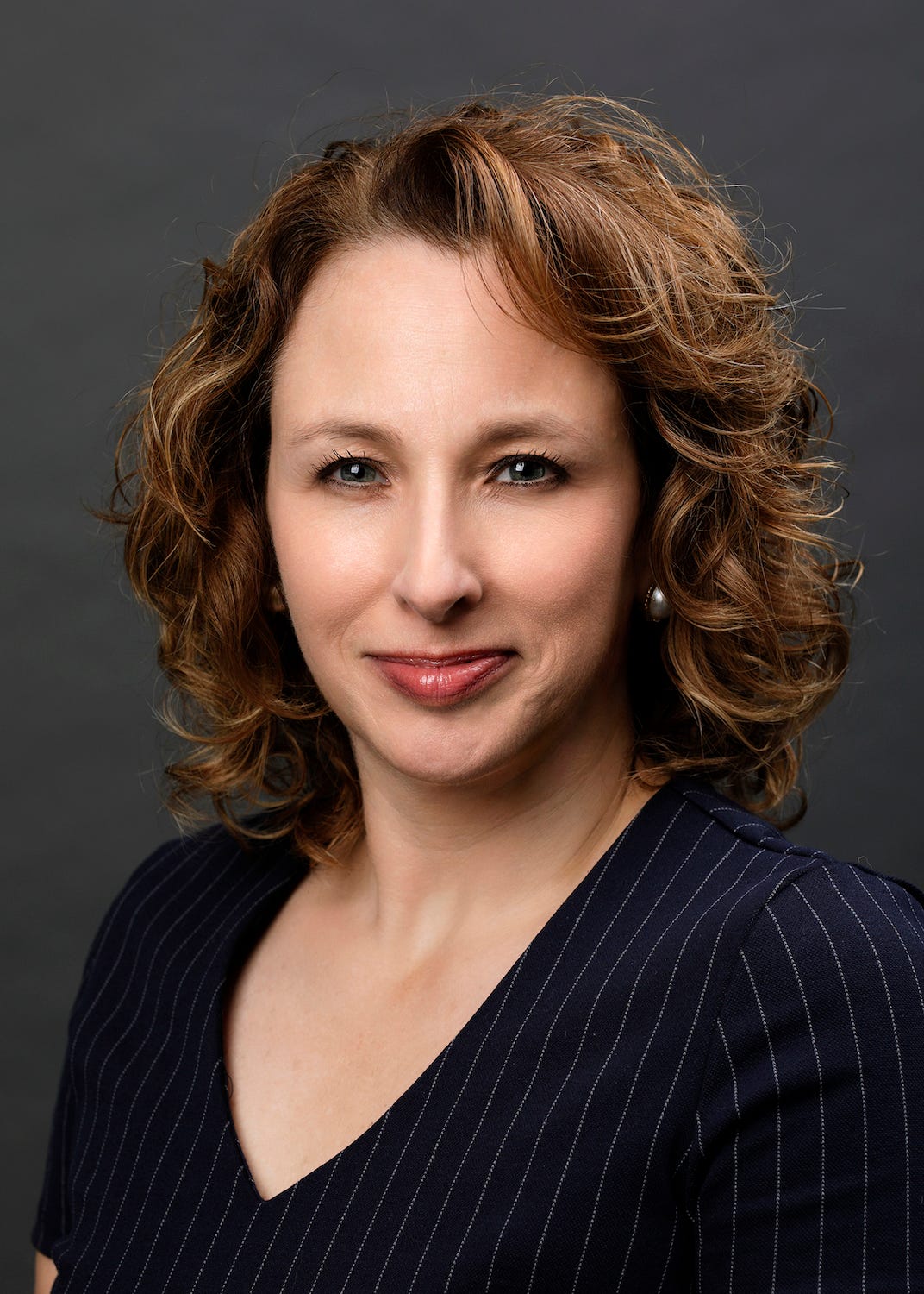 S2E36 - 10 red flags of toxic people and 3 ways to cope with Lynn Catalano, Esq. thumbnail