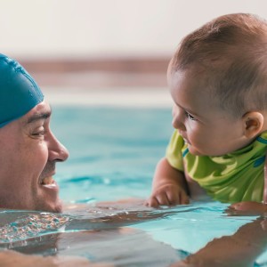 Kom trygt i gang med babysvømning
