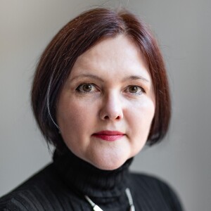 De la jurnalism, la profesor și apoi editor - autor