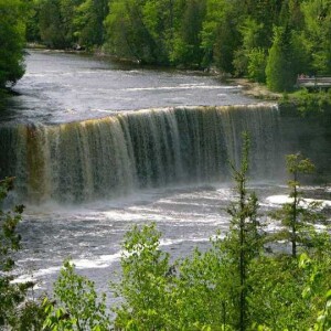 50 NCT Hikes #45: 2-heart to Upper Tahquamenon Falls