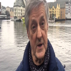 Harald Grytten med bok om Walde-huset i Ålesund