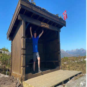 Ny gapahuk på toppen av Ellingsøya