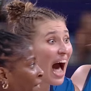 11/08/24 - Andrea Capretti con Ekaterina Antropova, post oro volley femminile