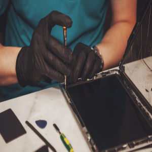 How Do Professionals Repair iPad Screens?