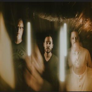 Itali-Echo interviews the band Riot For Romance