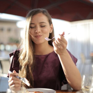 Mindful Eating 101: The Key to a Healthier and Happier Life