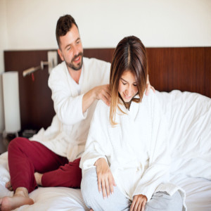 🎤 PODCAST • Massage and Romance ~ How massage can help your romantic relationship - a short interview with therapist Gretchen Mason.