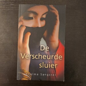 Podcast review van boek: De verscheurde sluier