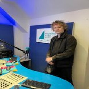 This time on The Jog on Radio Show, on Maritime Radio 96.5fm John talks to SE London based singer/songwriter Damien Renouf.