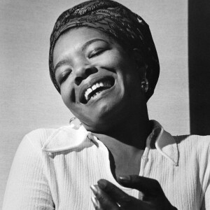 SIMULIZI: Historia ya MAYA ANGELOU