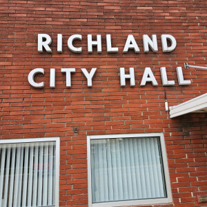Richland Mayor Tom Hoekstra sits Down with Round Guy Radio