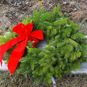 Fallen Veterans Honored with Wreaths