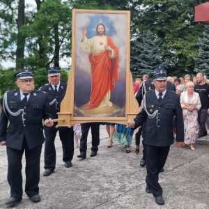 Peregrynacja Obrazu NSPJ w parafii pw. Matki Bożej Szkaplerznej i św. Michała Archanioła w Ujkowicach - powitanie (12.06.2024)