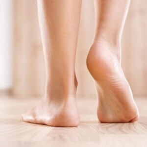 How Do You Know if You Have Flat Feet? Here Are Flat Foot Symptoms to Watch For