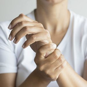 Rheumatoid Arthritis In The Wrists - How To Reduce Pain