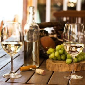 Whatβs the Difference Between Chardonnay vs Pinot Grigio? A Flavor, Body, and Food Pairing Breakdown for White Wine Lovers
