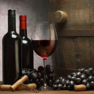 What’s the Difference Between Pinot Noir vs Cabernet Sauvignon? A Complete Guide to Flavor, Body, Tannins, and Pairings for Two Iconic Red Wines