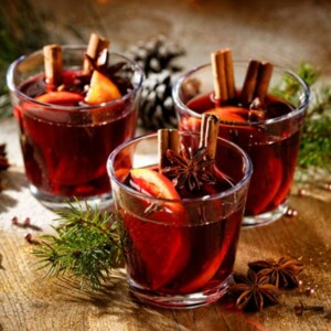What Is Mulled Wine? Full Definition, Meaning, Pronunciation, and Why It’s a Winter Favorite Across Cultures