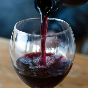 What’s the Difference Between Malbec vs Cabernet Sauvignon? Explore Flavor, Tannin, Body, Origins, and Food Pairings of These Bold Red Wine Favorites